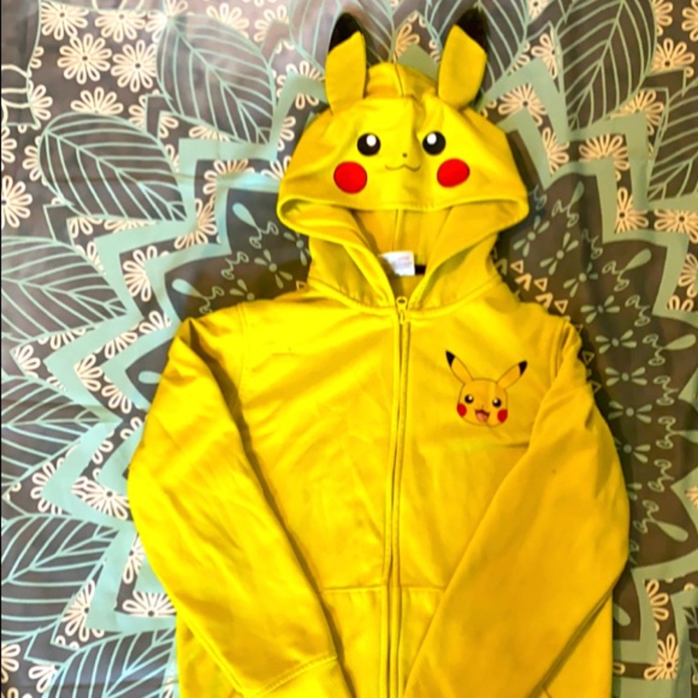 Pokemon Pikachu Hoodie boys size Medium